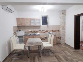  Holiday Home Mirovica  Бар